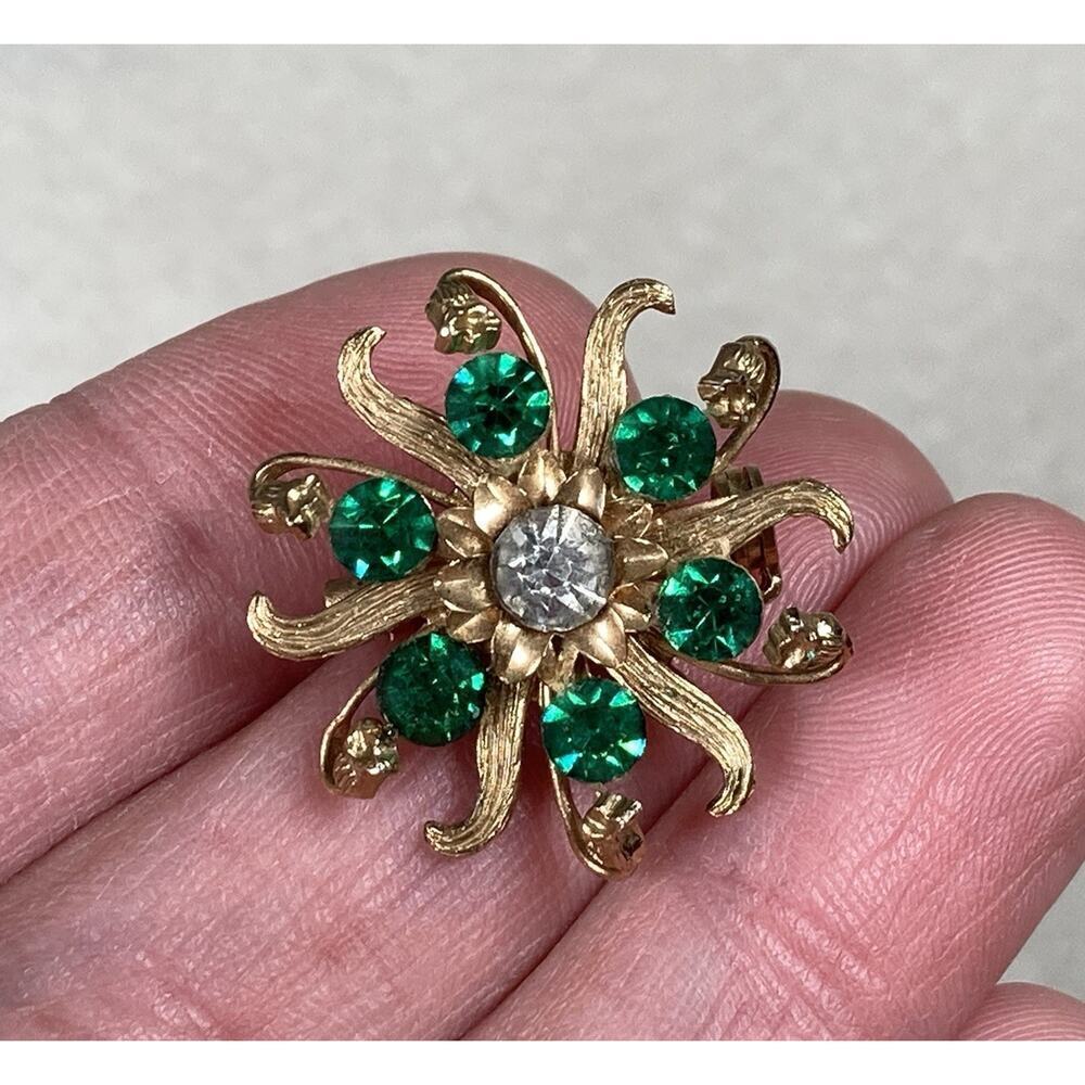 Vintage Emerald And Clear Rhinestone Gold Tone Brooch Pin Sunburst